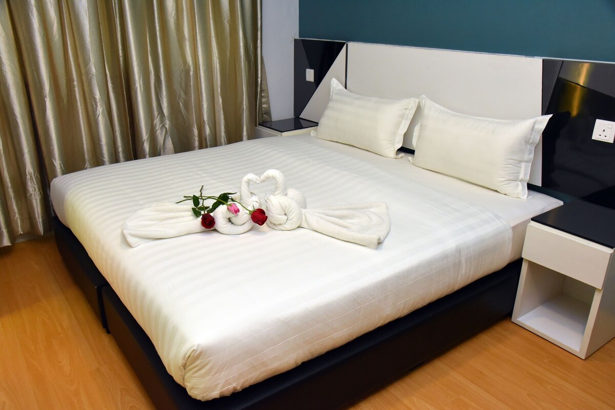 Desk, iron/ironing board, rollaway beds, free WiFi