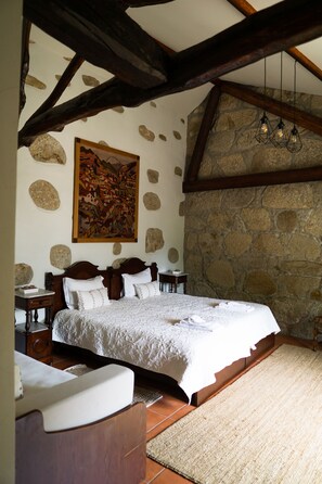 Casa de campo exclusiva | Decoración personalizada, muebles diferentes y insonorización