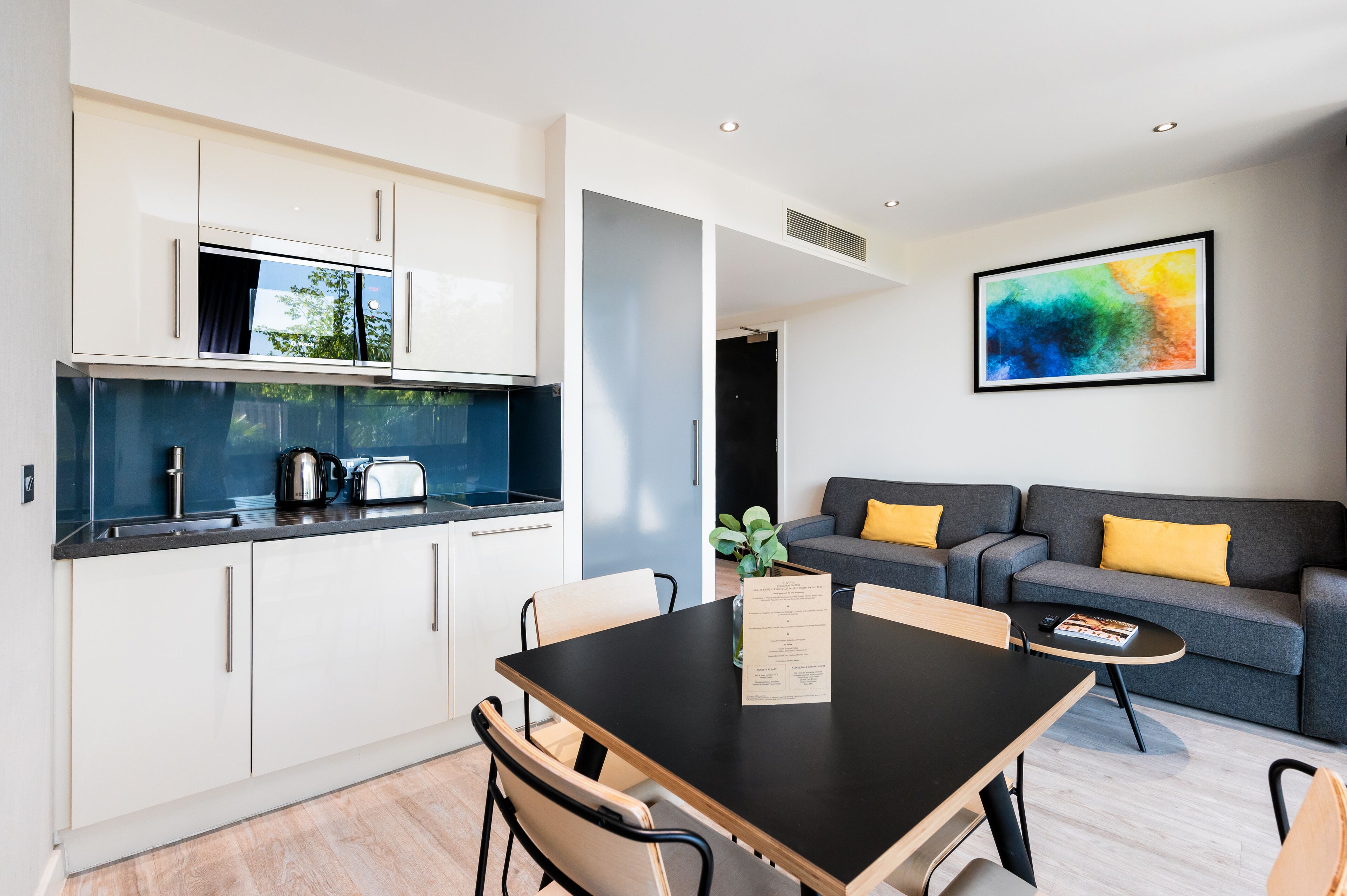 Coffres-forts dans les chambres, fer et planche à repasser