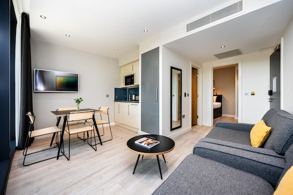 Appartement, 2 chambres (One Main Bathroom and One Ensuite) | Coffre-fort, fer et planche à repasser, lit de bébé (gratuit)