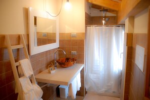 Double Room, Lake View | Bathroom | Shower, free toiletries, towels