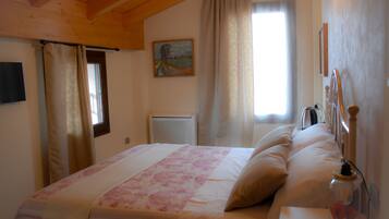 Premium bedding, in-room safe, cots/infant beds, rollaway beds