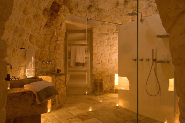 Shower, rainfall showerhead, eco-friendly toiletries, hair dryer