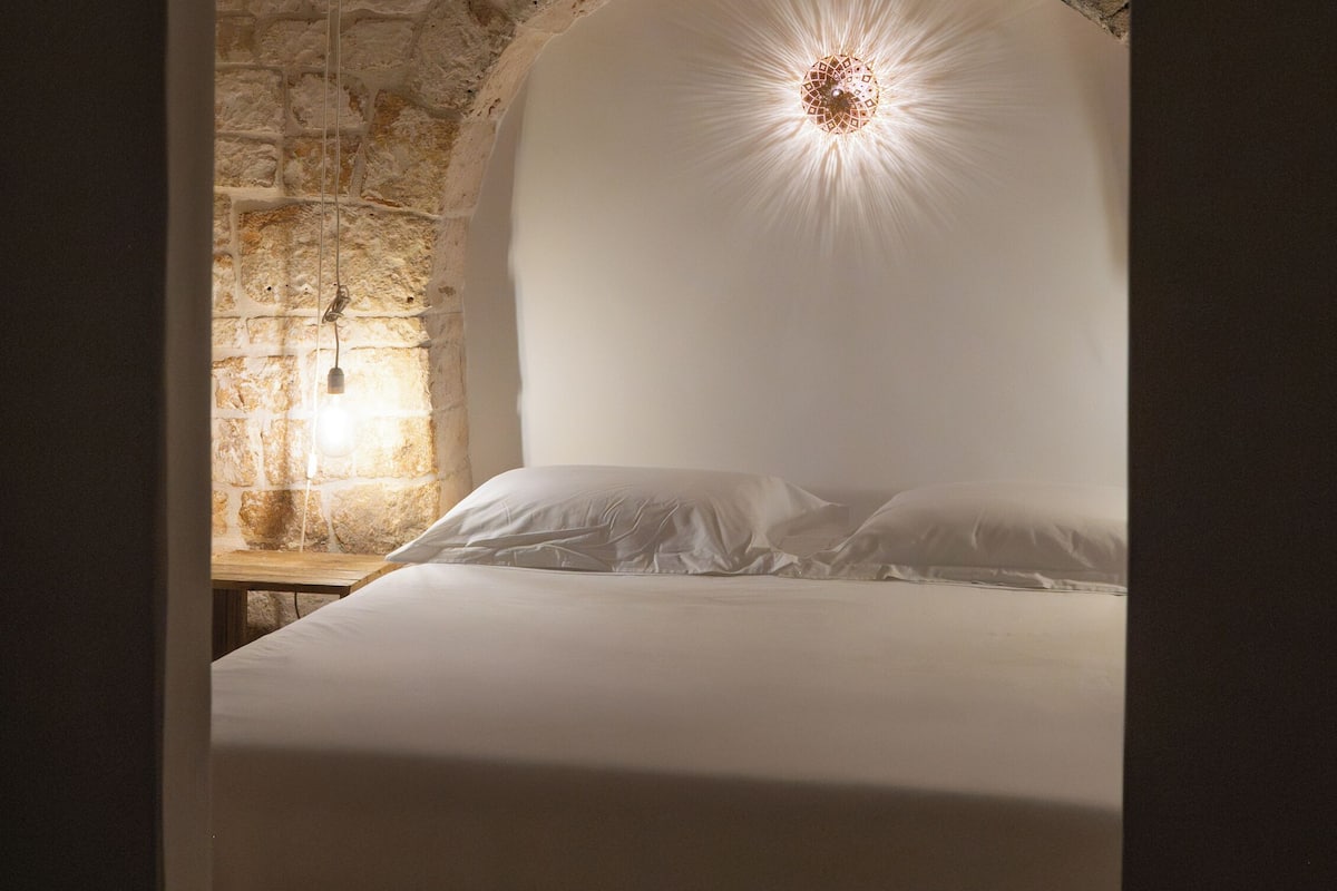 Premium bedding, down duvets, minibar, in-room safe