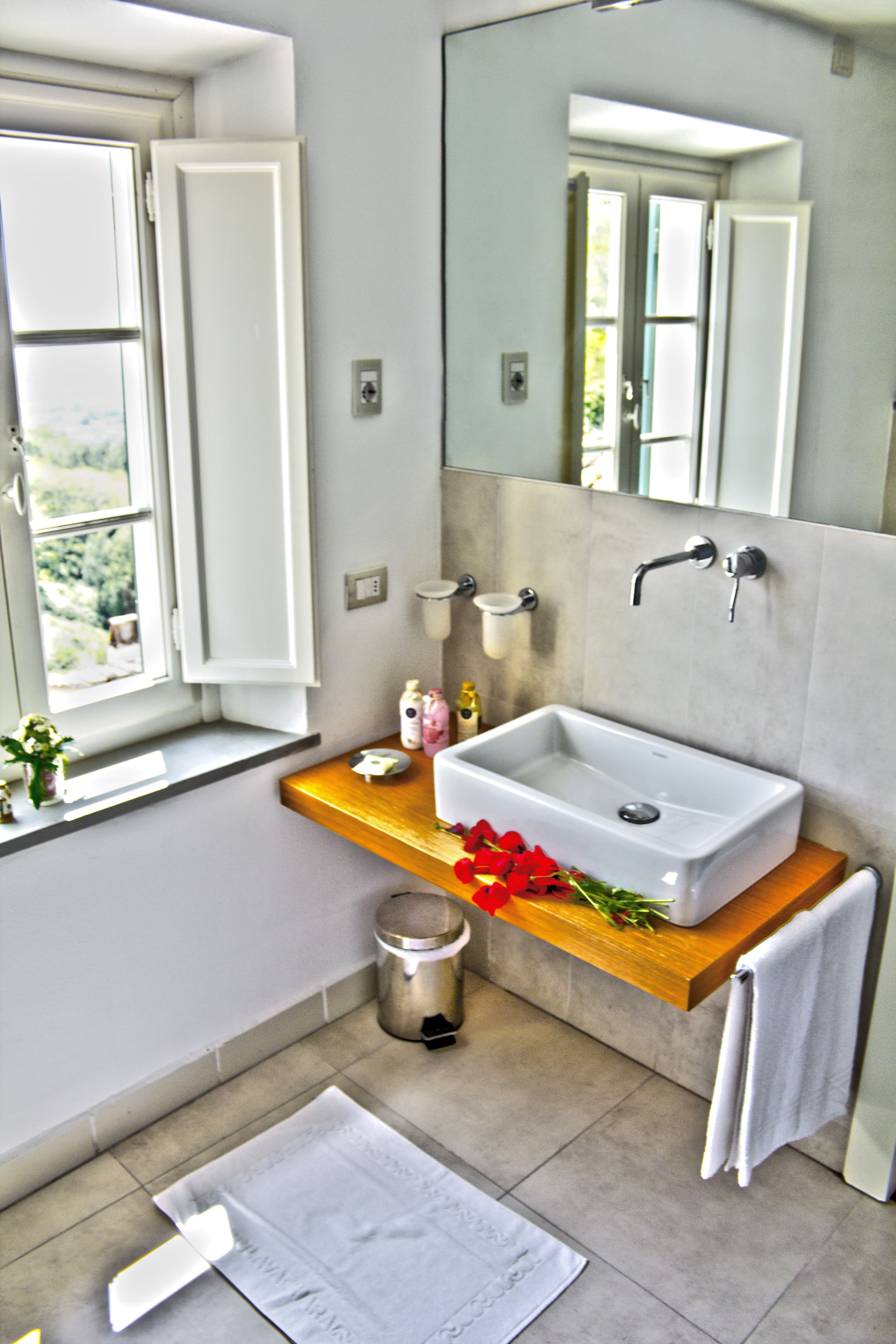 shower, free toiletries, hair dryer, bidet