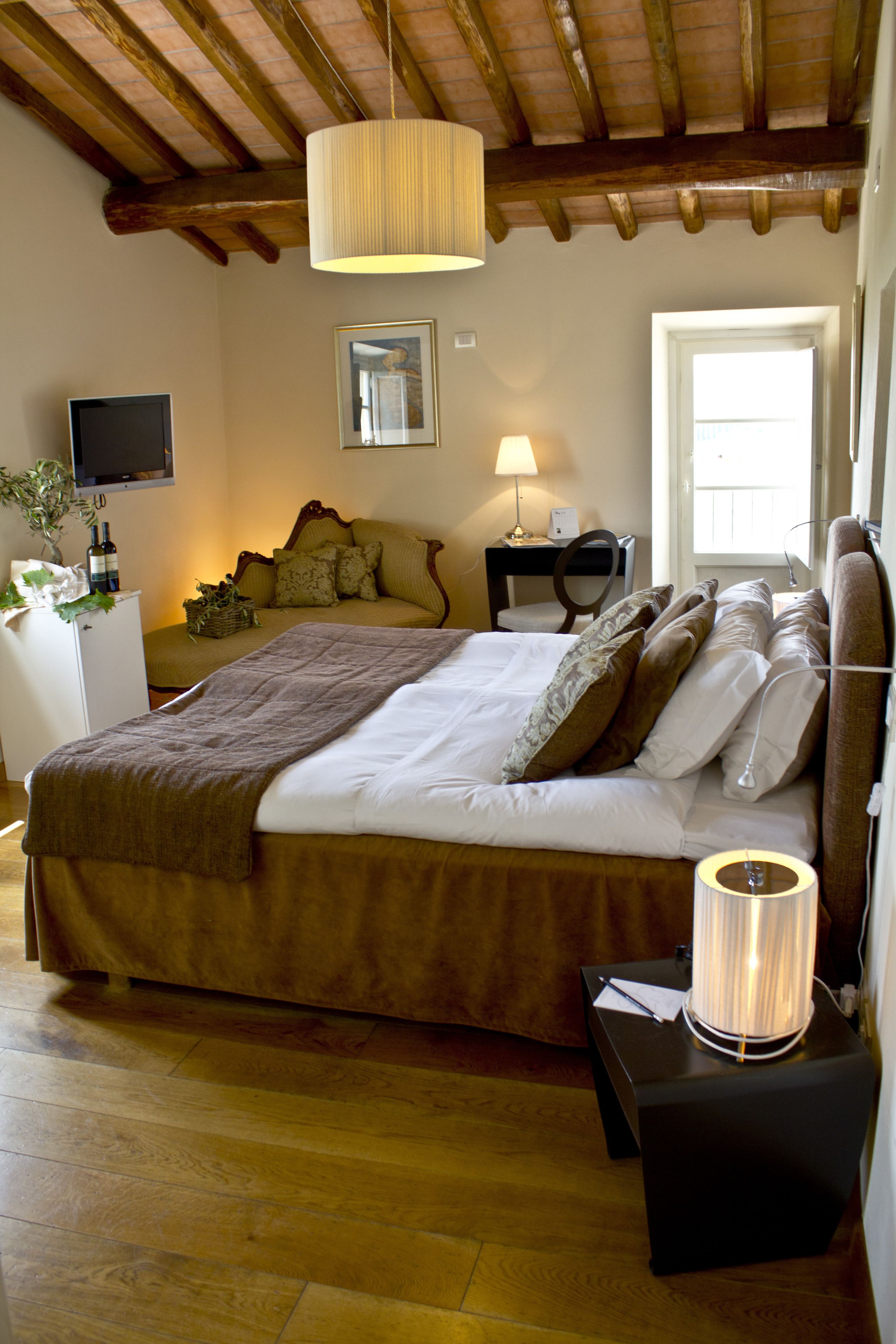 superior double room, vineyard view | minibar, in-room safe, desk, soundproofing