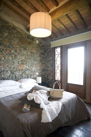 Suite | Minibar, in-room safe, desk, soundproofing - Tenuta San Pietro Hotel & Restaurant (Capannori)