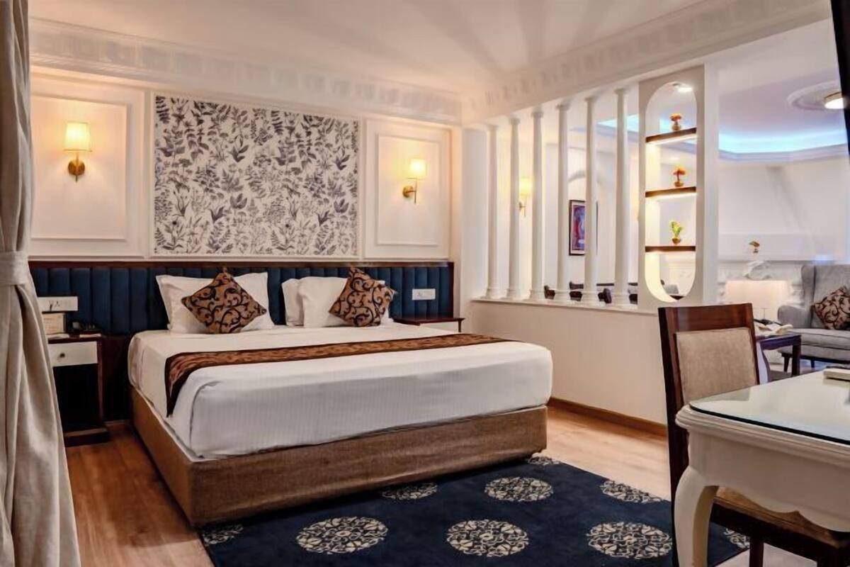 Minibar, in-room safe, individually decorated, individually furnished