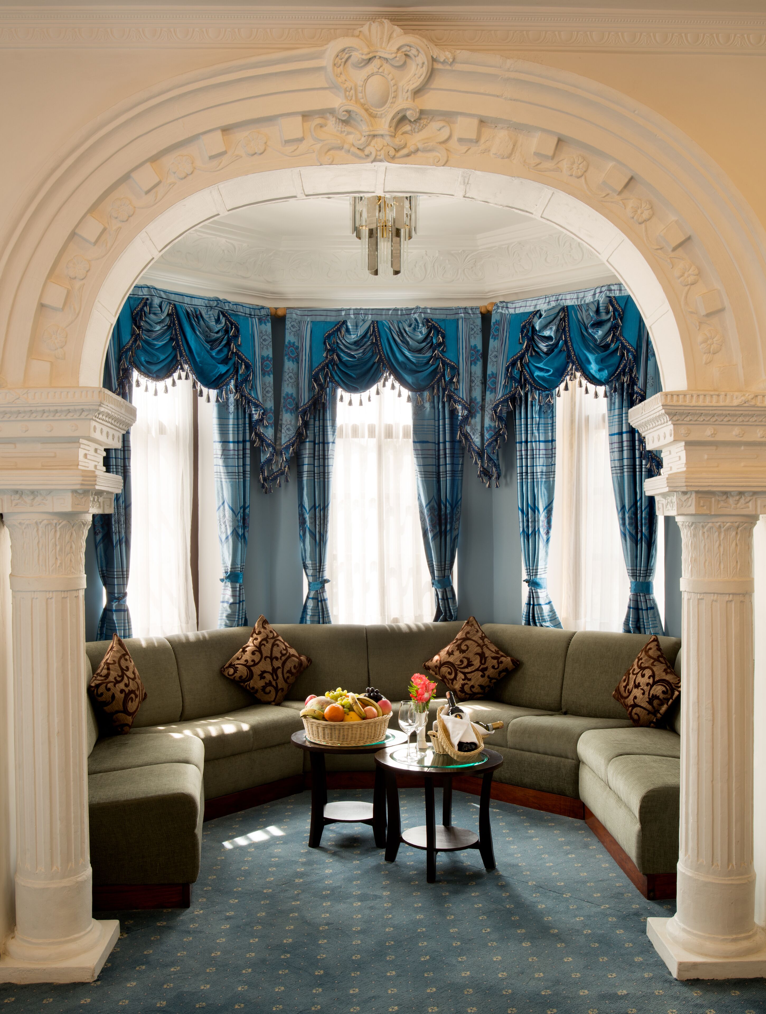 Executive Room, Bathtub, Garden View | Living area