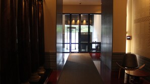 Interior - Design Hotel Chennai by jüSTa (Chennai)