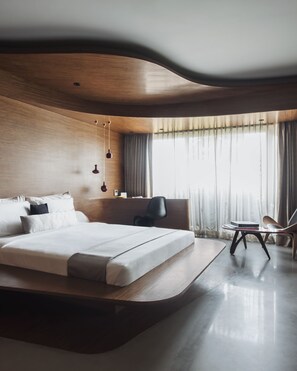 Egyptian cotton sheets, premium bedding, Select Comfort beds, minibar - Design Hotel Chennai by jüSTa (Chennai)