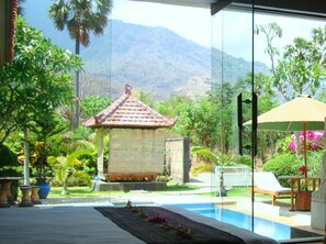 2 outdoor pools