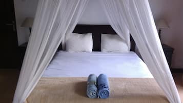 ์ํผ๋ฆฌ์ด๋ฃธ | ์ฑ
์, ๊ฐ์ด ์นจ๋, ๋ฌด๋ฃ WiFi, ์นจ๋ ์ํธ