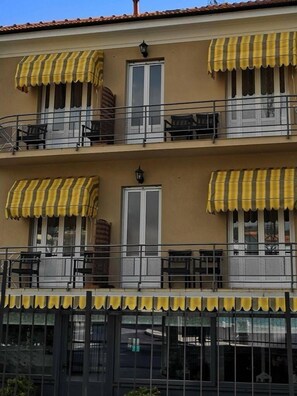 Front of property - Villa La Lanterna (Pietra Ligure)