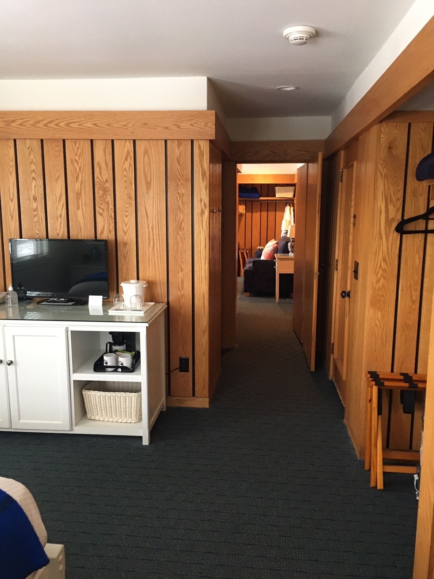 deluxe suite, 2 bedrooms | 1 bedroom, premium bedding, down duvets, iron/ironing board