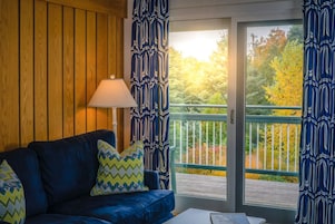 Deluxe Room | Living area