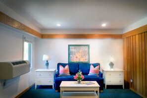 Deluxe Room, 2 Queen Beds | Living area - Leland Lodge (Leland)