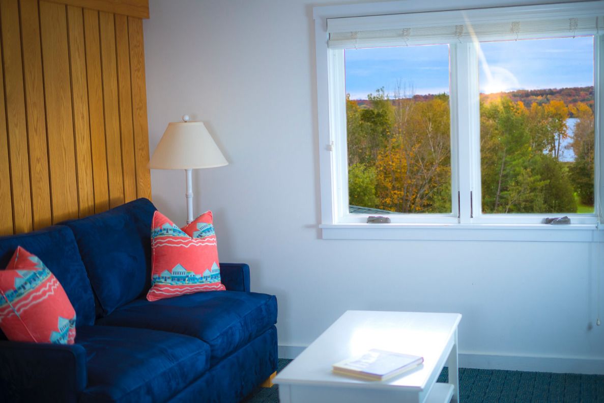 deluxe room | living area