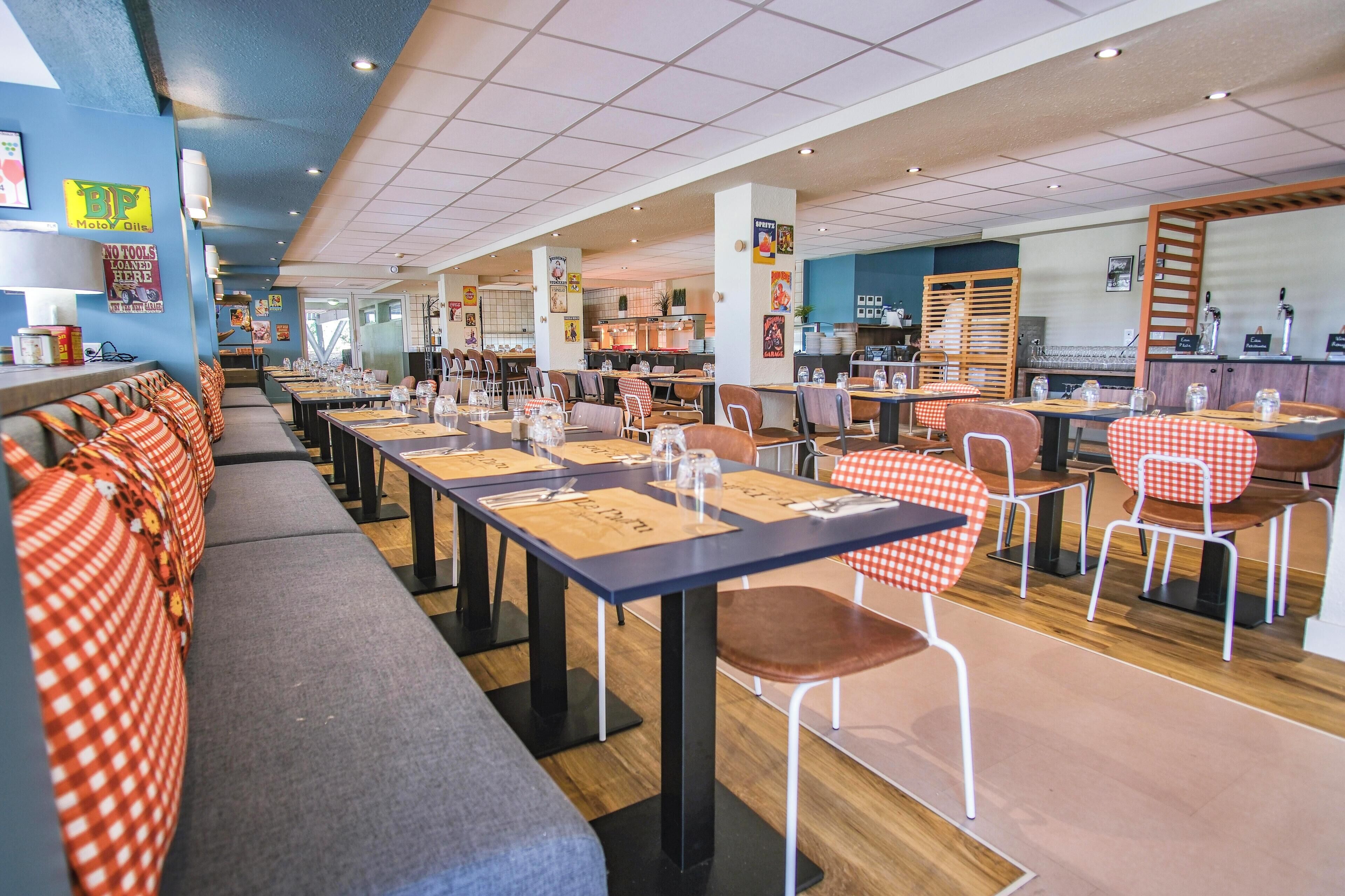 A restaurant with booths, tables, and chairs.
