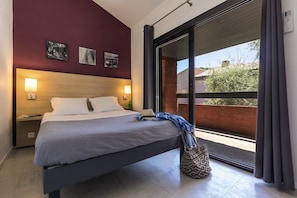 2 bedrooms, in-room safe, iron/ironing board, free cots/infant beds