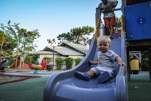 Children’s play area – outdoor