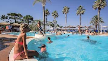 حمّام سباحة خارجي موسمي، مقاعد للتشمس