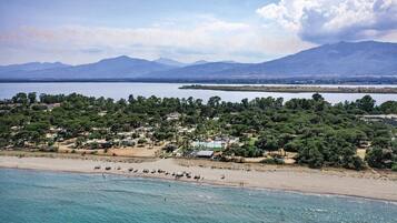 على الشاطئ، بار على الشاطئ