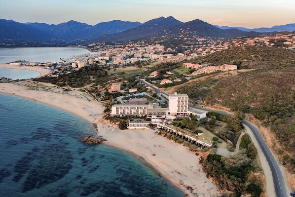 Ubicación a pie de playa y vóley playa