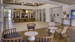 A spacious lobby with wooden furniture, a bar area, and hanging wicker lamps. - Belambra Clubs Presqu'île de Giens - Riviera Beach Club (Hyères)