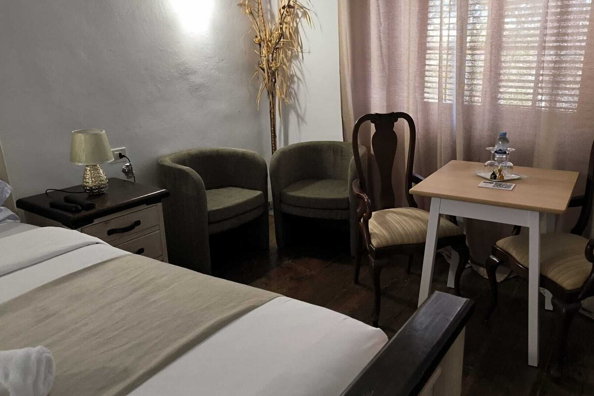 Traditional Room, Garden View (Aguacate) | Living area | Flat-screen TV