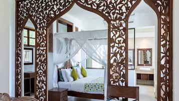 Honeymoon Suite | 1 bedroom, premium bedding, in-room safe, desk