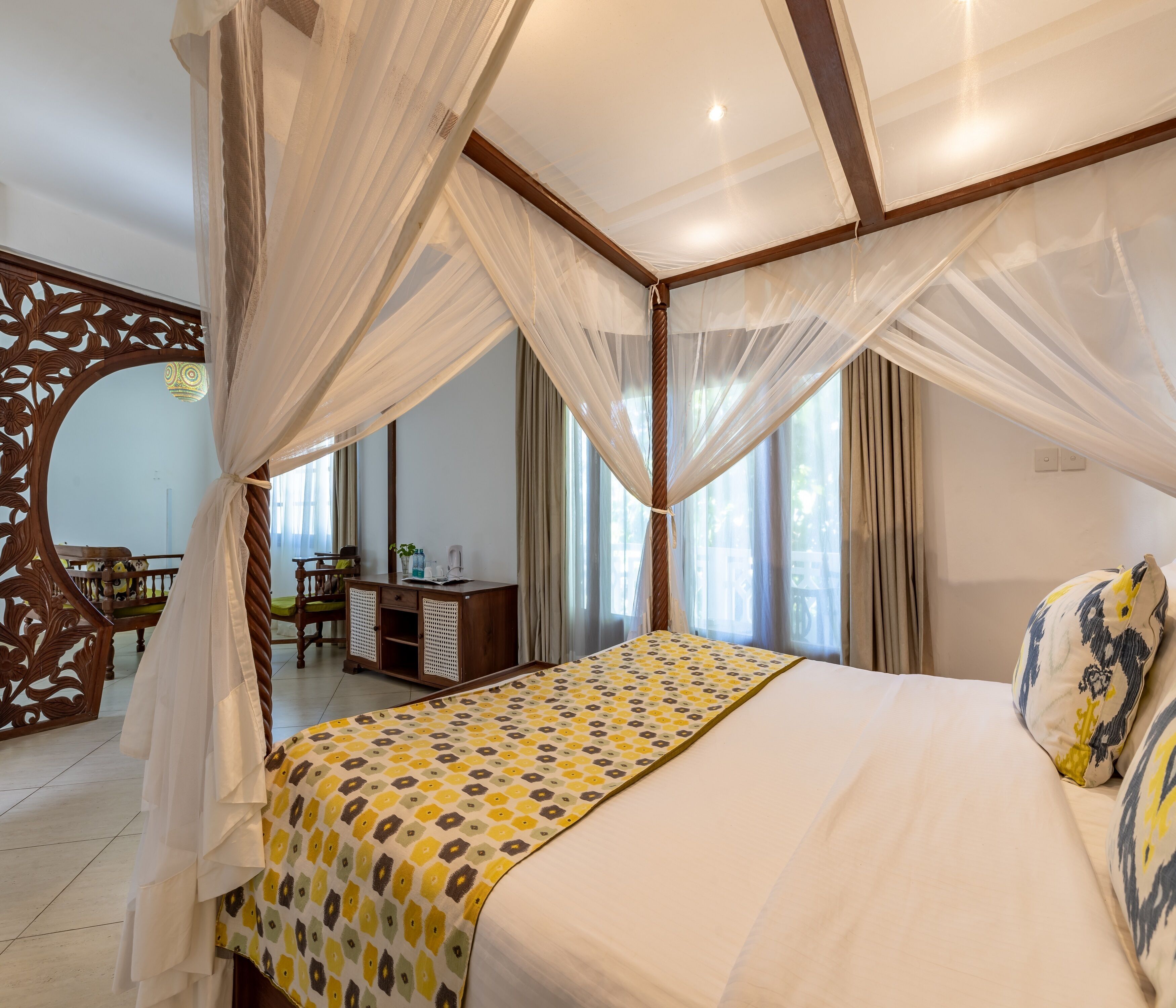 Suite Superior, 1 Tempat Tidur Queen, pemandangan samudra | Seprai premium, brankas, meja kerja, dan kedap suara