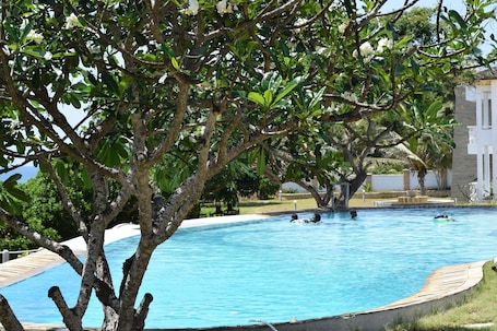 2 piscinas al aire libre