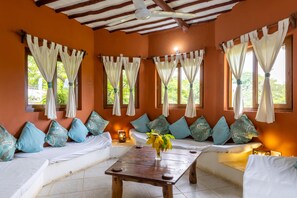 Living area - HillPark Amare Resort (Tiwi)