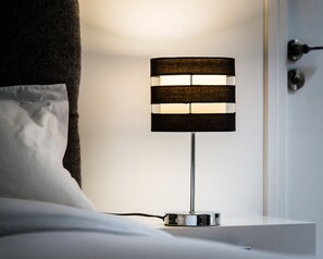 Familiesuite | Sengetøy av topp kvalitet, minibar, safe på rommet og strykejern/-brett