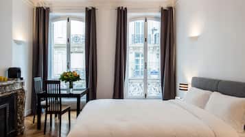 Junior Suite | 1 bedroom, premium bedding, minibar, in-room safe