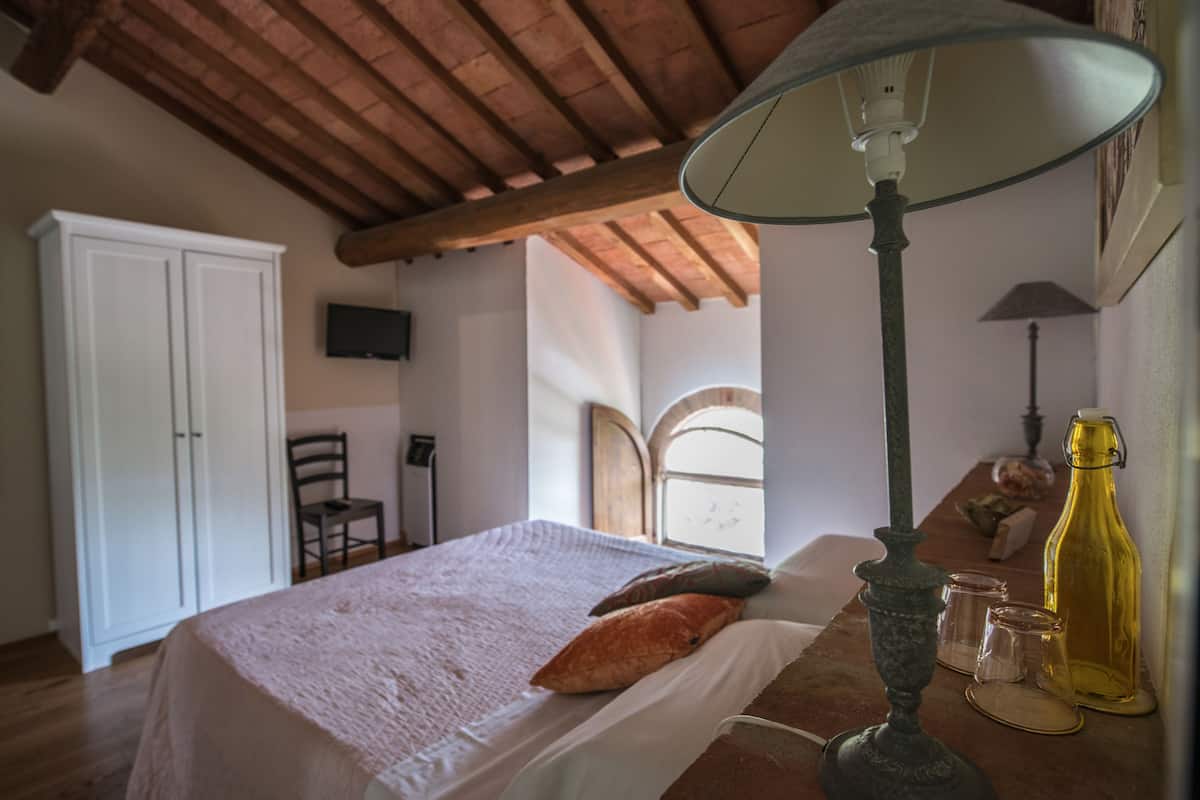 Habitación doble estándar | Escritorio, insonorización, cunas gratuitas y camas extra