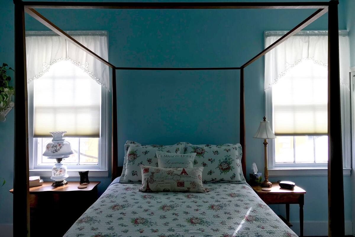 Superior Double Room, Ensuite (The Susan B.) | Premium bedding, pillowtop beds, iron/ironing board (on request)