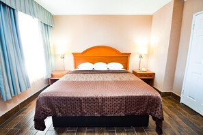 Standard Room, 1 King Bed | Iron/ironing board, free WiFi, bed sheets - Economy Inn Beebe (Beebe)