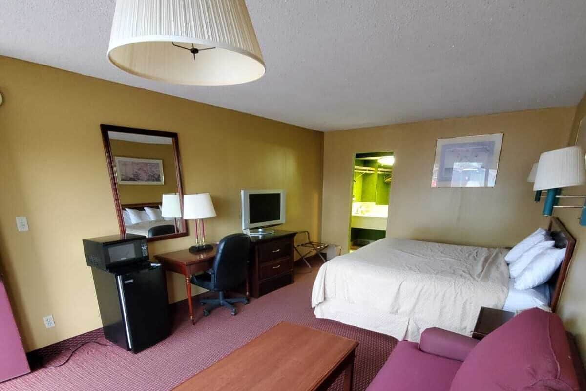 Habitación estándar, 1 cama King size | Escritorio, wifi gratis y ropa de cama