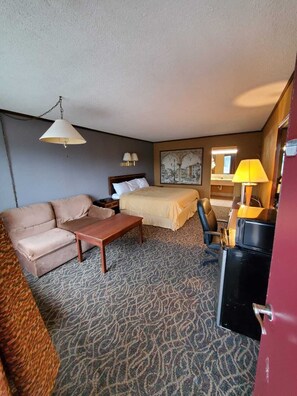 Standard Room, 1 King Bed | Desk, free WiFi, bed sheets