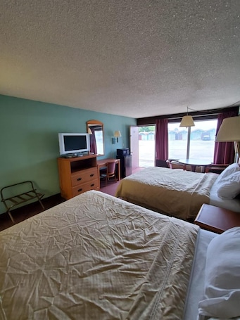 Desk, free WiFi, bed sheets