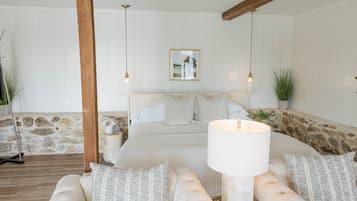 Romantic Double Room, Ensuite, Garden View (Private)