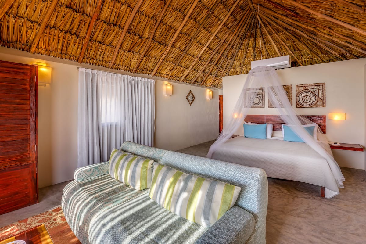 Suite Ocean Front Deseo 201 | In-room safe, desk, iron/ironing board, free WiFi