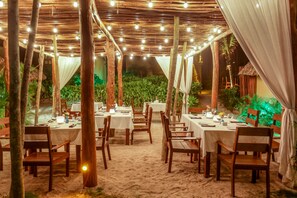 Breakfast, lunch and dinner served - ARENABLUE TULUM (Tulum)