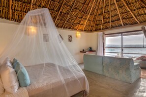 Suite, au bord de l’océan (Deseo 201) | Coffre-fort, bureau, fer et planche à repasser, accès au Wi-Fi (inclus)