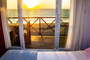 Habitación Matrimonial Sede Lomas | Premium bedding, down duvets, pillow-top beds, iron/ironing board - Hotel Costa Blanca Mancora (Los Organos)
