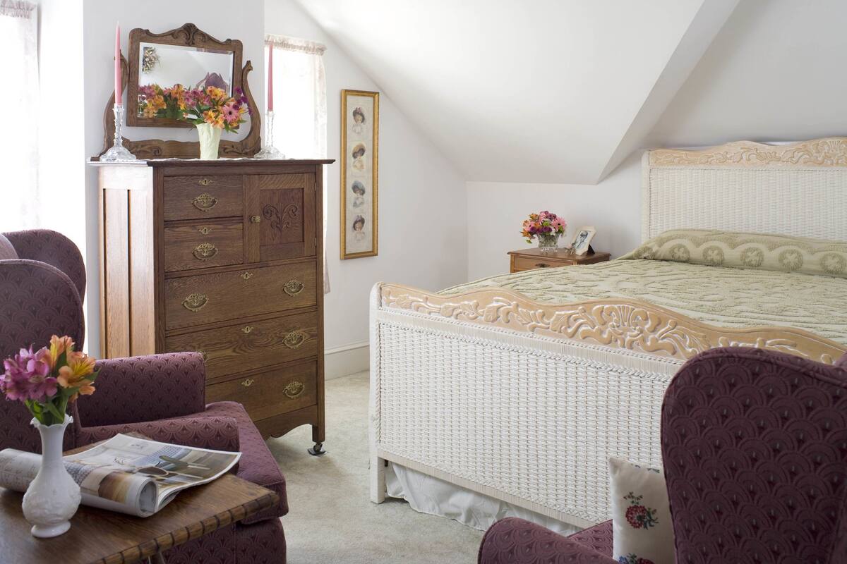 Individually decorated, individually furnished, iron/ironing board