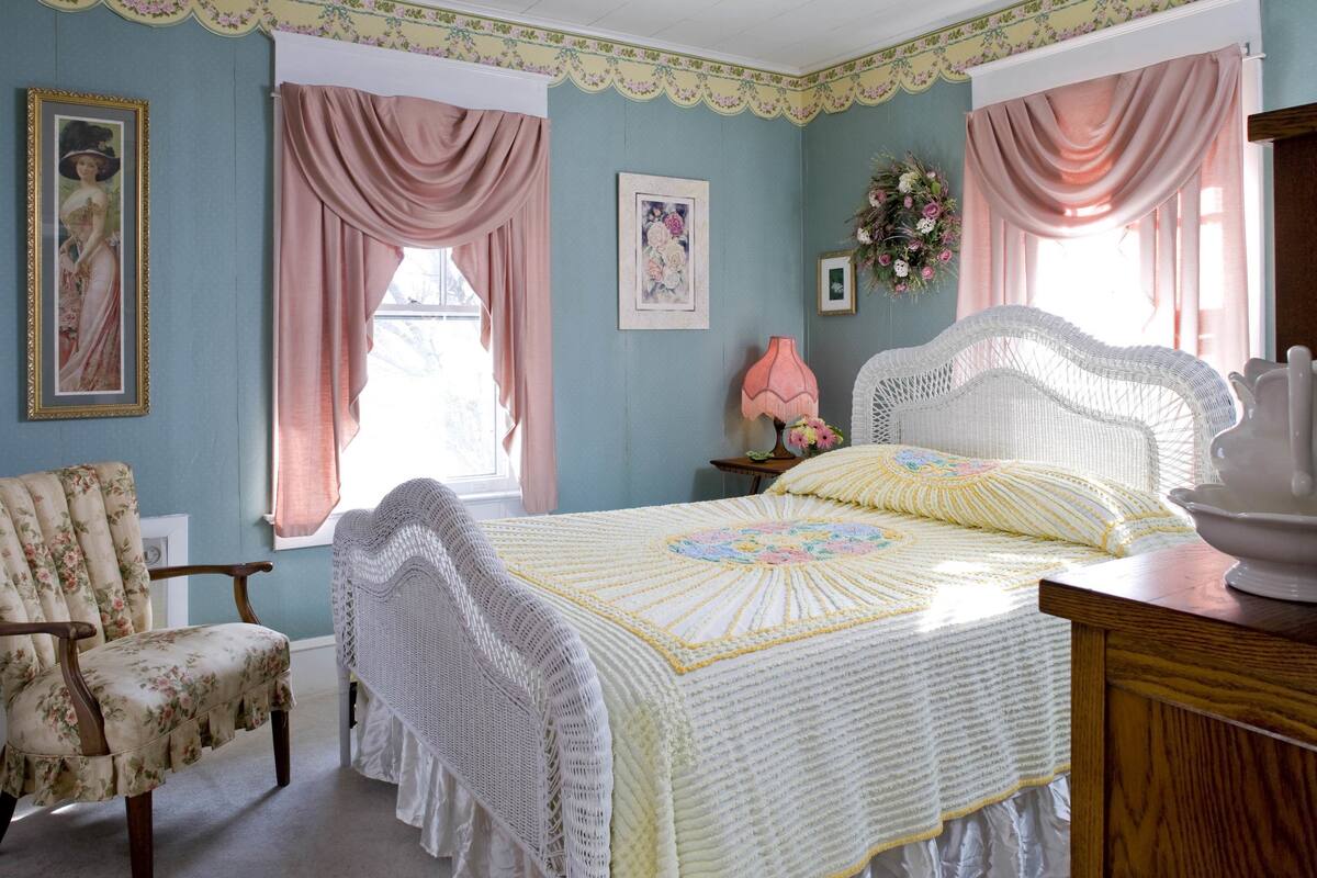 Individually decorated, individually furnished, iron/ironing board