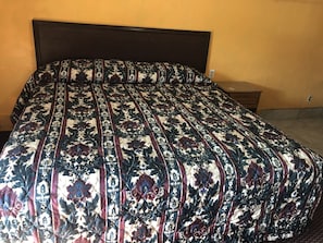 Bed sheets - Budget Inn Du Quoin (Du Quoin)